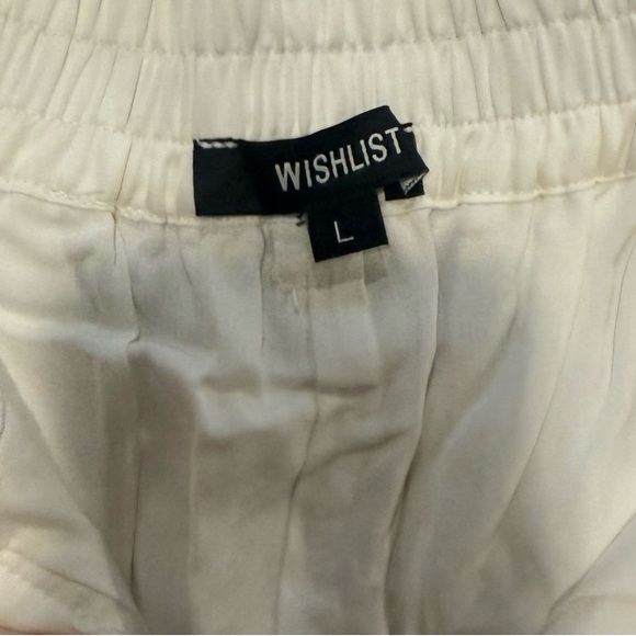 Wishlist Cream Pleated Shorts - Picture 2 of 3